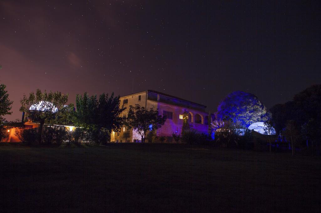 Mil Estrelles Villa Cornella de Terri Bagian luar foto