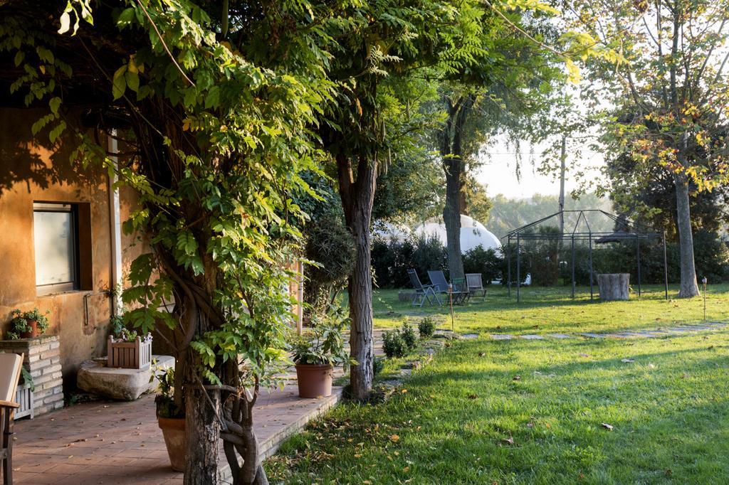Mil Estrelles Villa Cornella de Terri Bagian luar foto