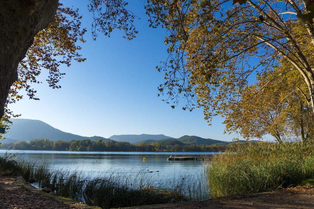 Mil Estrelles Villa Cornella de Terri Bagian luar foto