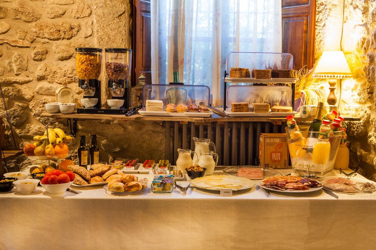 Mil Estrelles Villa Cornella de Terri Bagian luar foto
