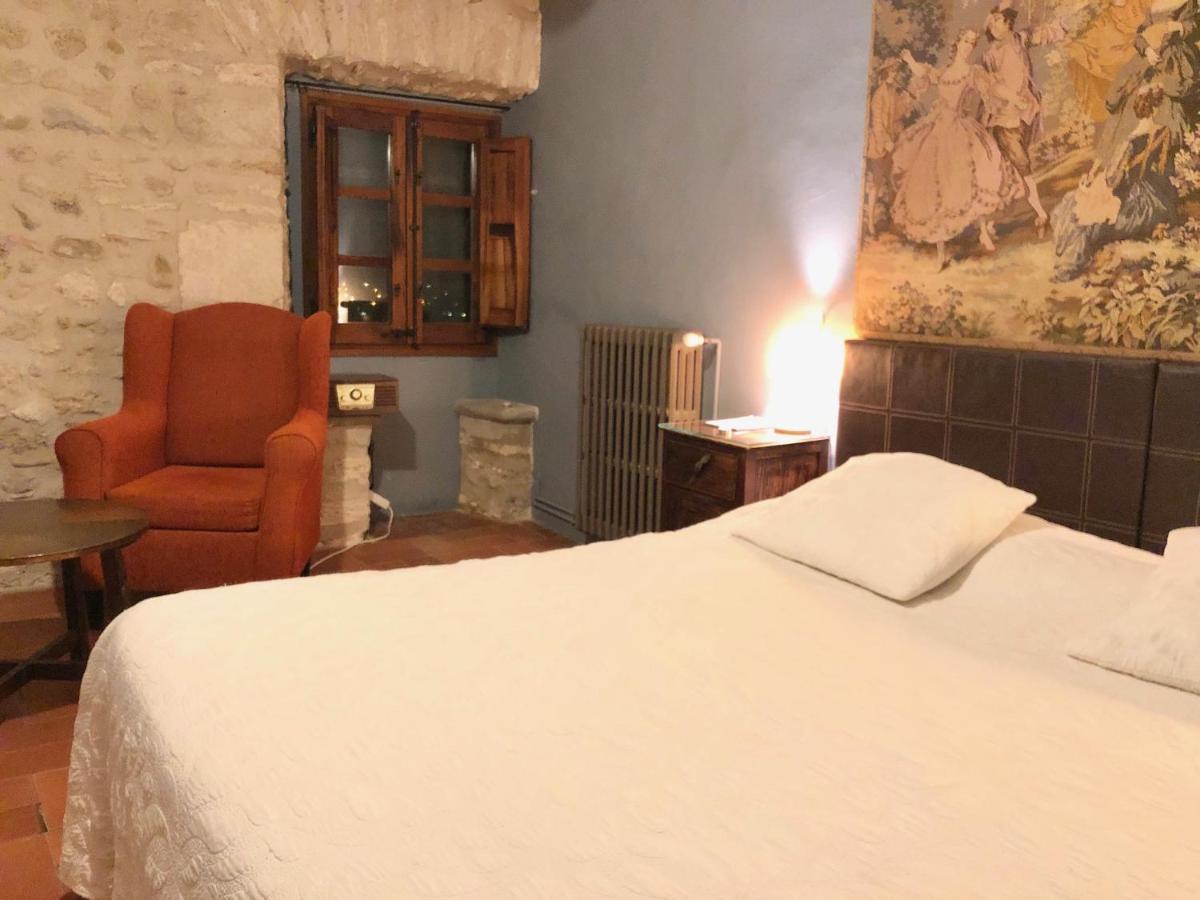 Mil Estrelles Villa Cornella de Terri Bagian luar foto
